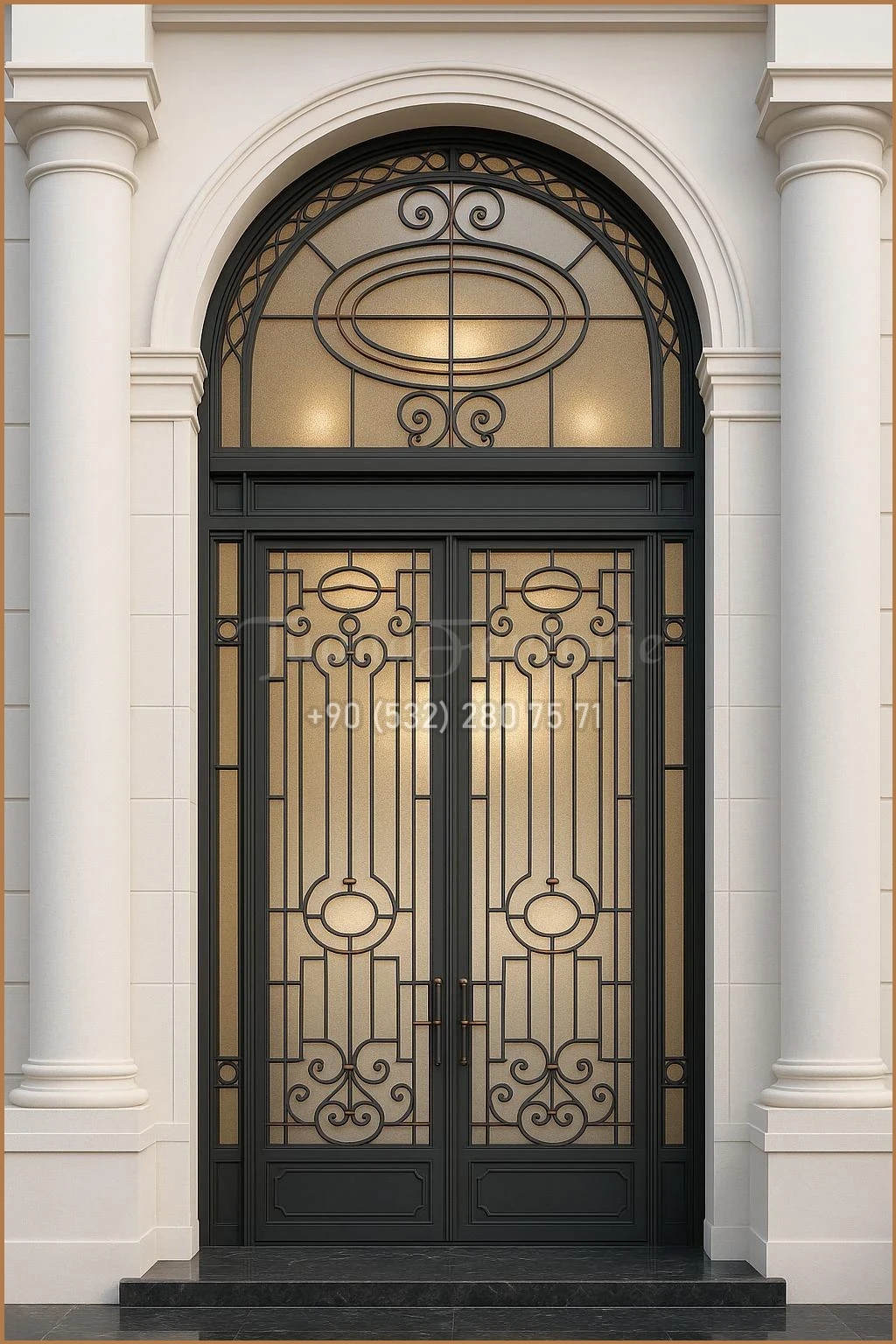 Apartman Kapılarında Modern ve Klasik Tarzların Buluşması